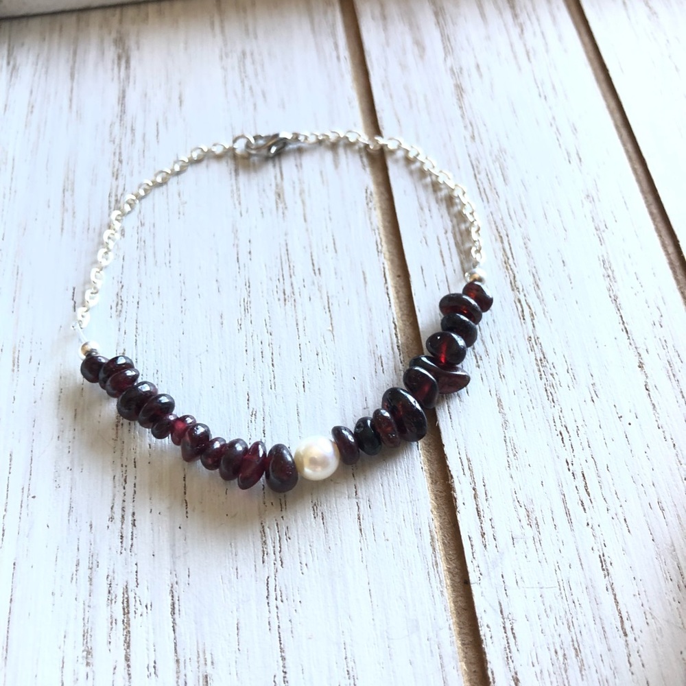 Red Garnet and Pearl Bracelet - Picture 2 of 2